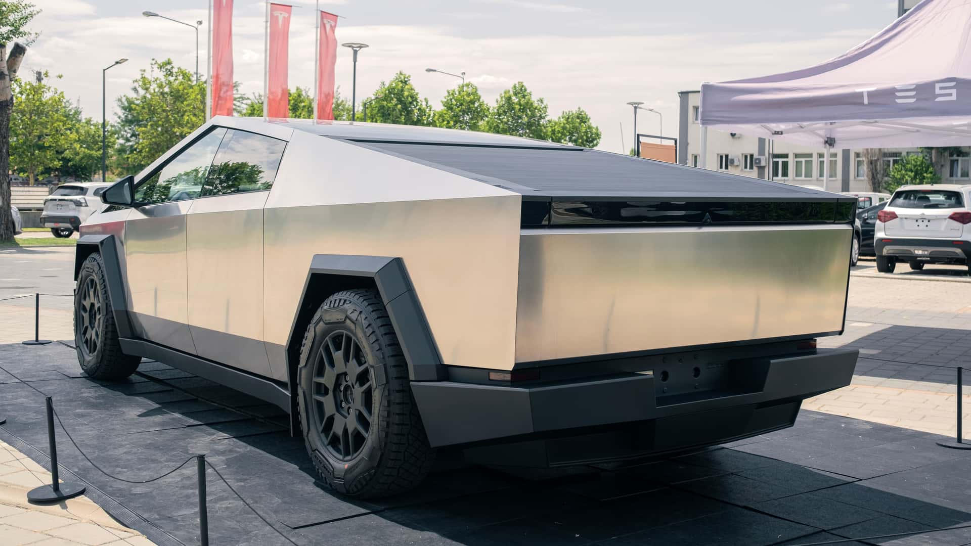 Tesla likely completed shipment of all pre-ordered Cybertruck | Image 2 Tesla likely completed shipment of all pre-ordered Cybertruck (tesla cybertruck founders edition 2)