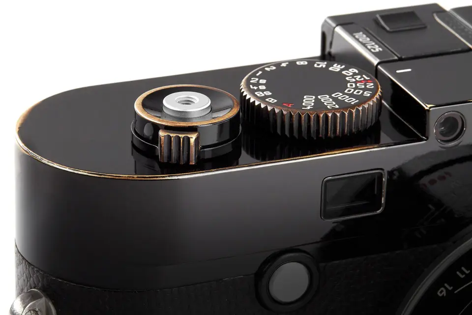 Leica unveils new M11 camera and Noctilux-M 50 f/1.2 lens in glossy black | Image 2 Leica