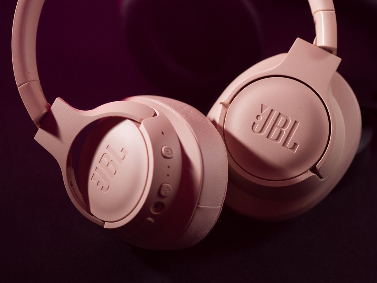 Top 5 Best Budget Wireless Overhead Headphones for 2024 | Image 3 headphone