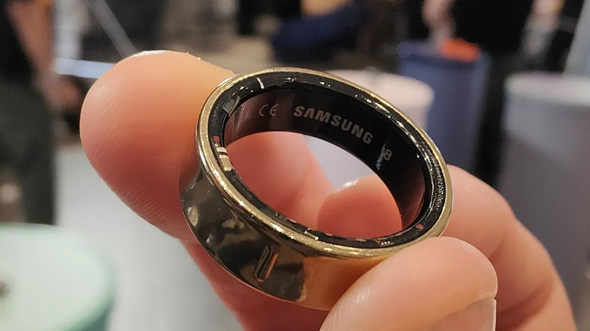 Top 10 unusual gadgets of 2024: from smartphone clutch to pillow with AI | Image 4 Top 10 unusual gadgets of 2024: from smartphone clutch to pillow with AI (eznzy2c2zp35mwrmsvvvxqn 1200 80)