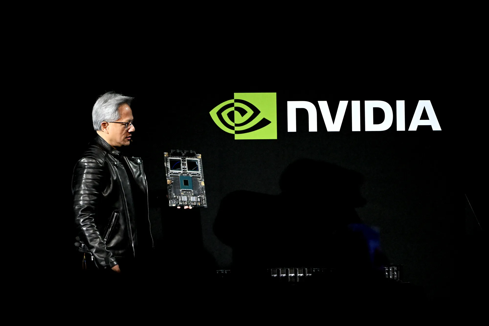 Nvidia resolves Blackwell chip issues and continues to lead the AI market