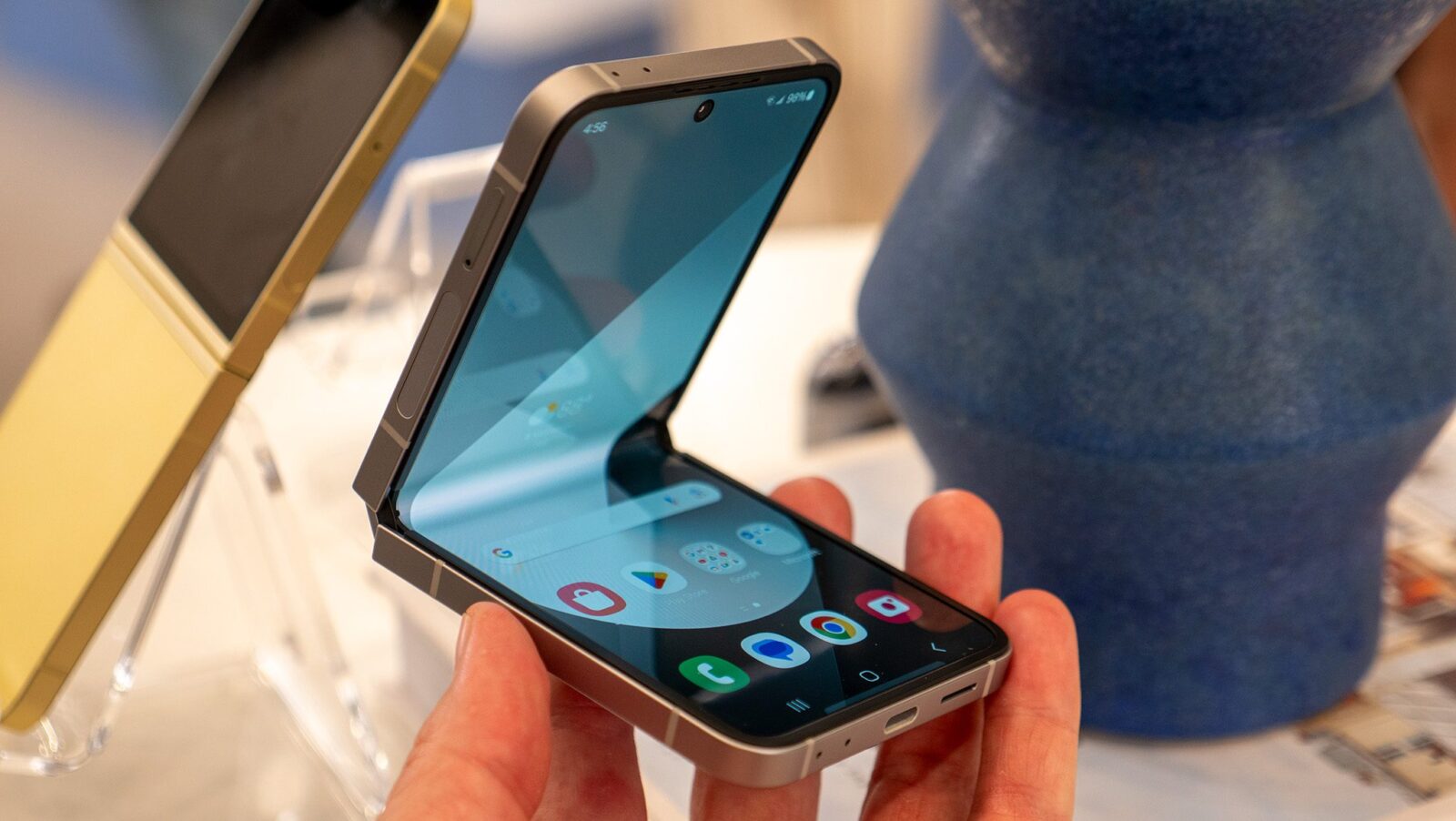Samsung may switch to Exynos chips in the Galaxy Z Flip 7 series Samsung may switch to Exynos chips in the Galaxy Z Flip 7 series