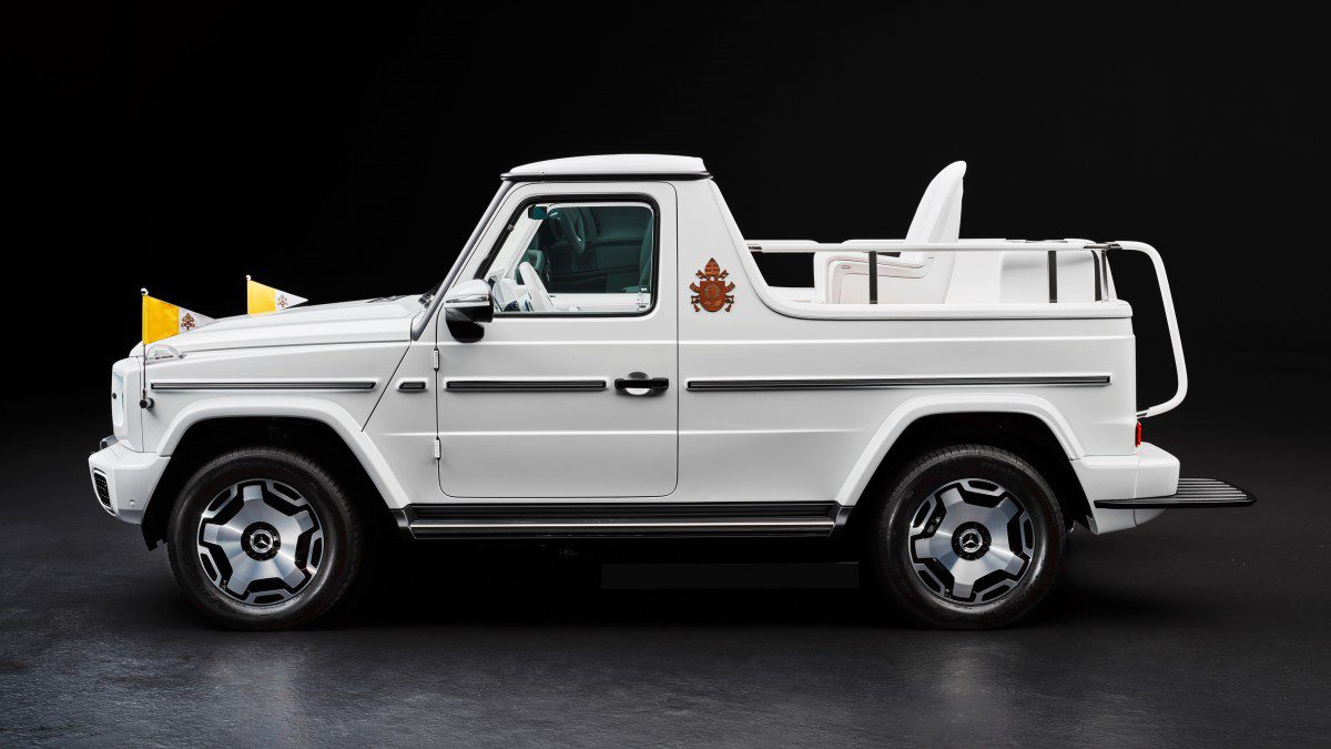 Pope Francis moved into a custom Mercedes-Benz G-Class electric car | Image 1 Pope Francis moved into a custom Mercedes-Benz G-Class electric car (arenaev 002 2)