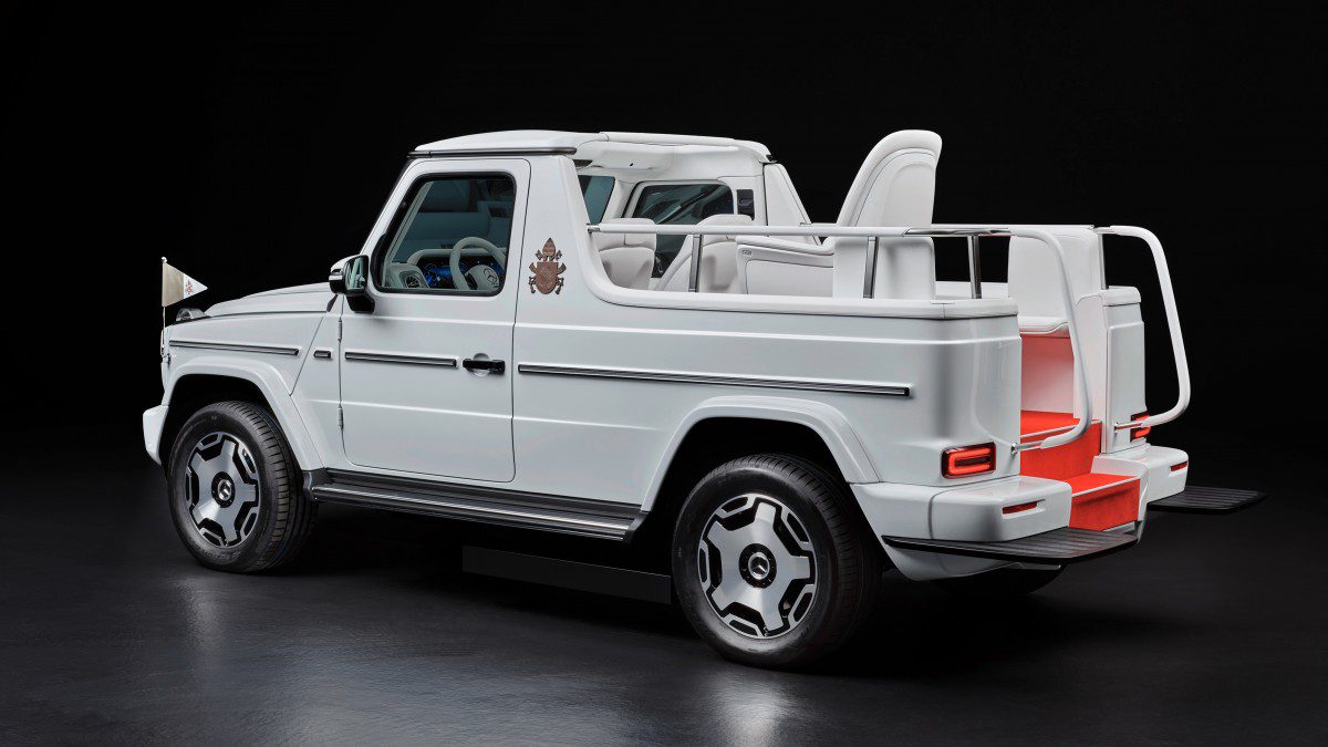 Pope Francis has moved into a custom Mercedes-Benz G-Class electric car | Image 2 Pope Francis has moved into a custom Mercedes-Benz G-Class electric car (arenaev 003 1)