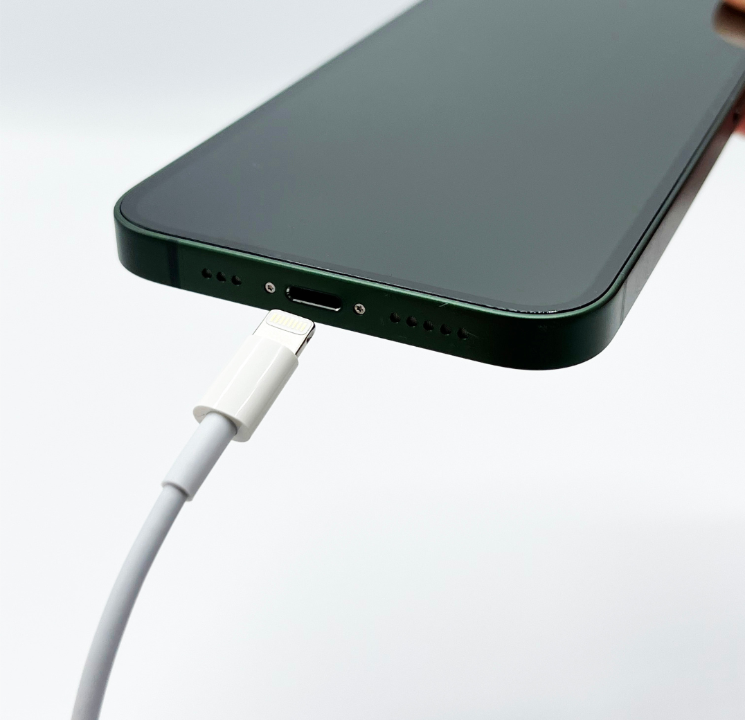 Apple will stop selling iPhones with Lightning in the EU in 2025 | Image 1 iPhone with Lightning