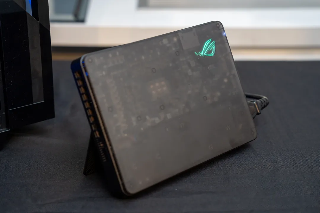CES 2025: Asus reveals top-of-the-line XG Mobile 2025 dock with Thunderbolt 5 support | Image 1 CES 2025: Asus reveals top-of-the-line XG Mobile 2025 dock with Thunderbolt 5 support (247458 ces 2025 asus rog xg mobile adibenedetto 0001 1)