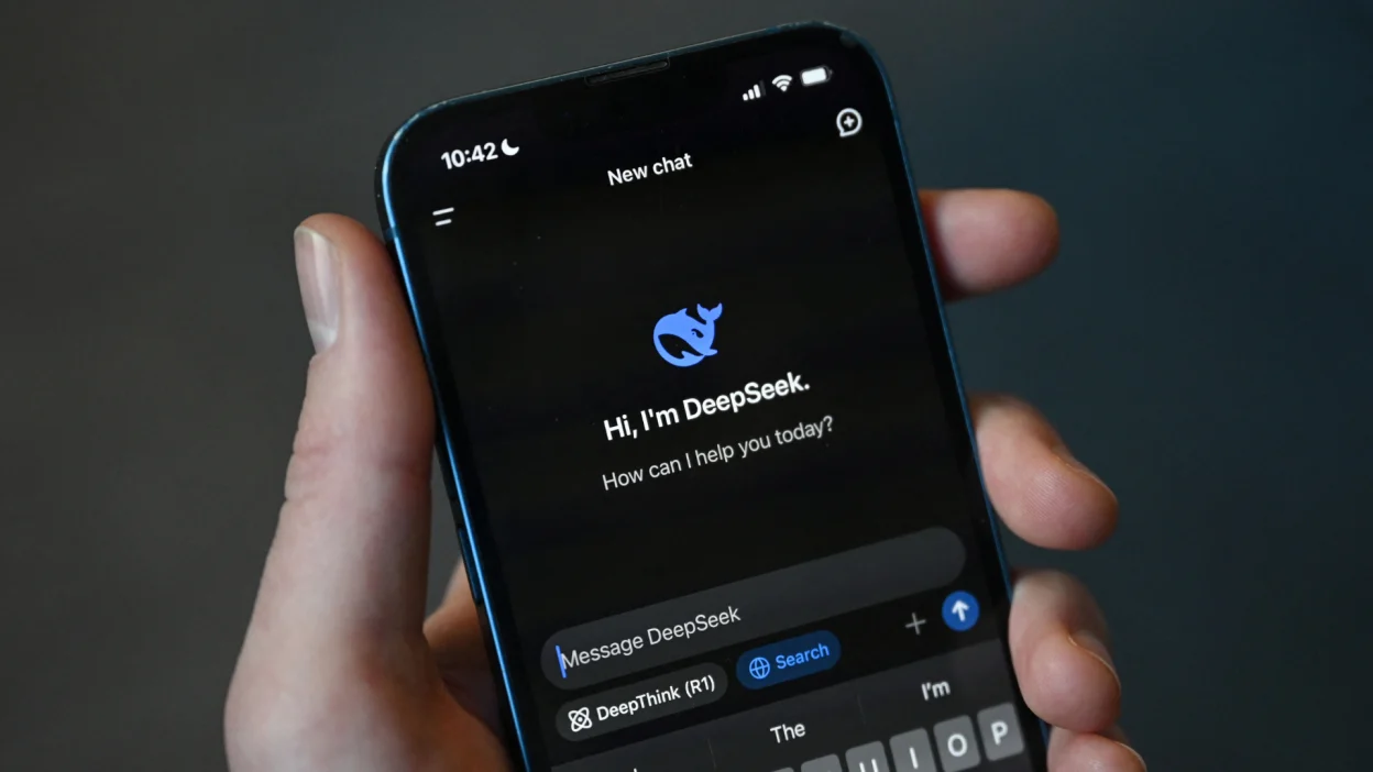 DeepSeek AI and topped the App Store’s top spot