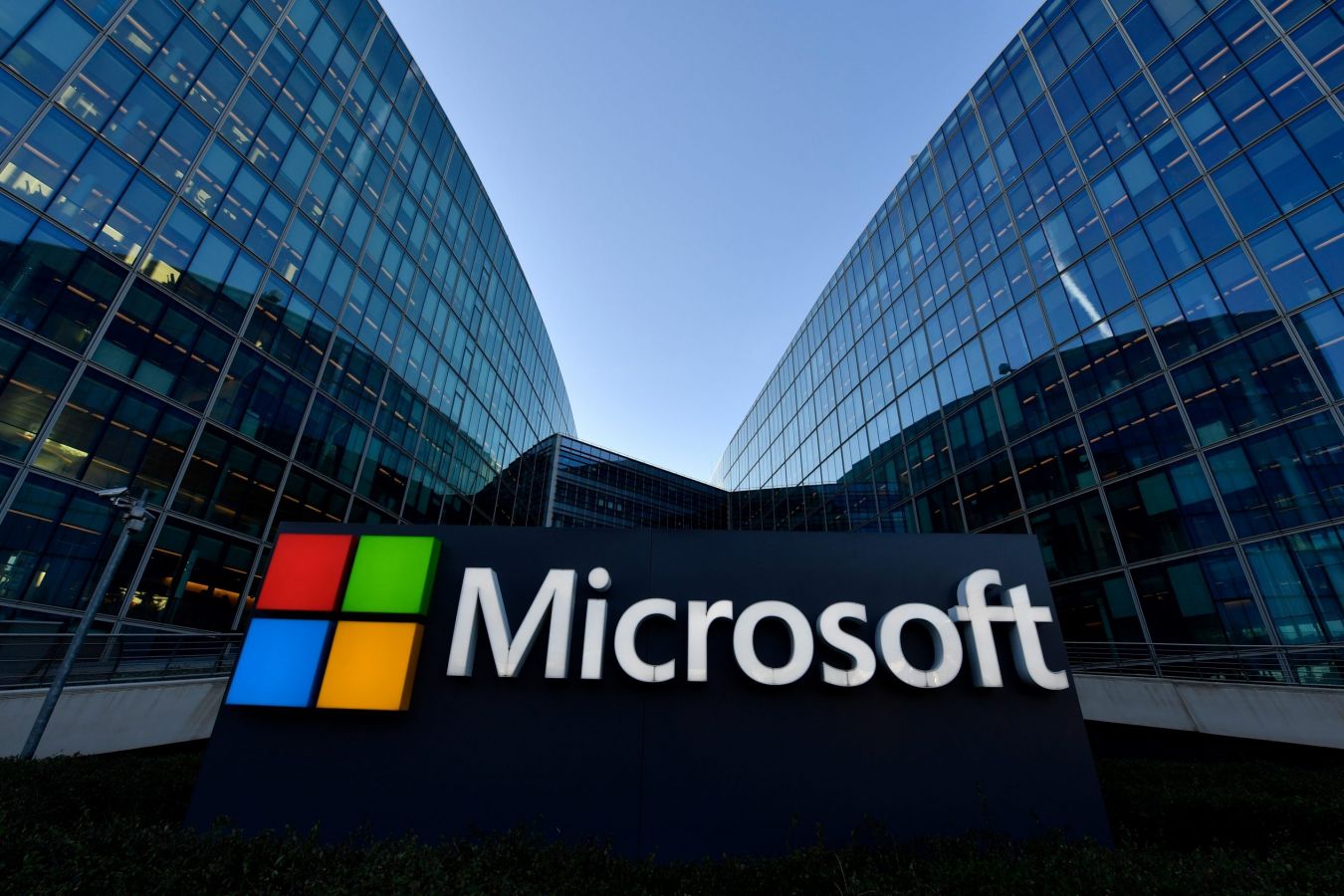 Microsoft reports slowing cloud business growth in the first quarter of 2025 | Image 1 Microsoft reports slowing cloud business growth in the first quarter of 2025 (istochniki microsoft ne hochet uhodit iz rossii 1648734138240736779)