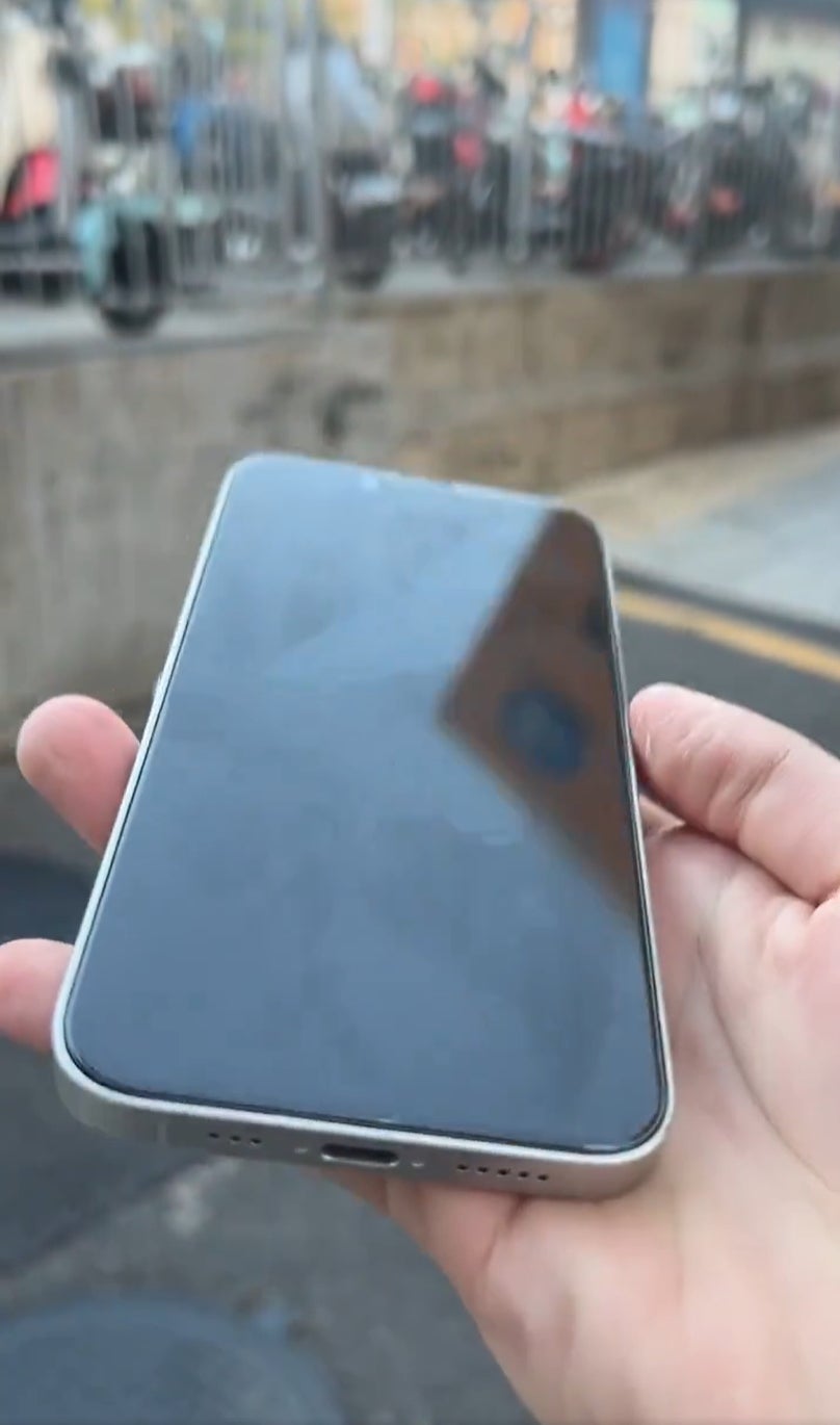 iPhone SE 4: leaked video reveals new design and key features | Image 4 iPhone SE 4: leaked video reveals new design and key features (majin bu iphone se 4 mid 2)