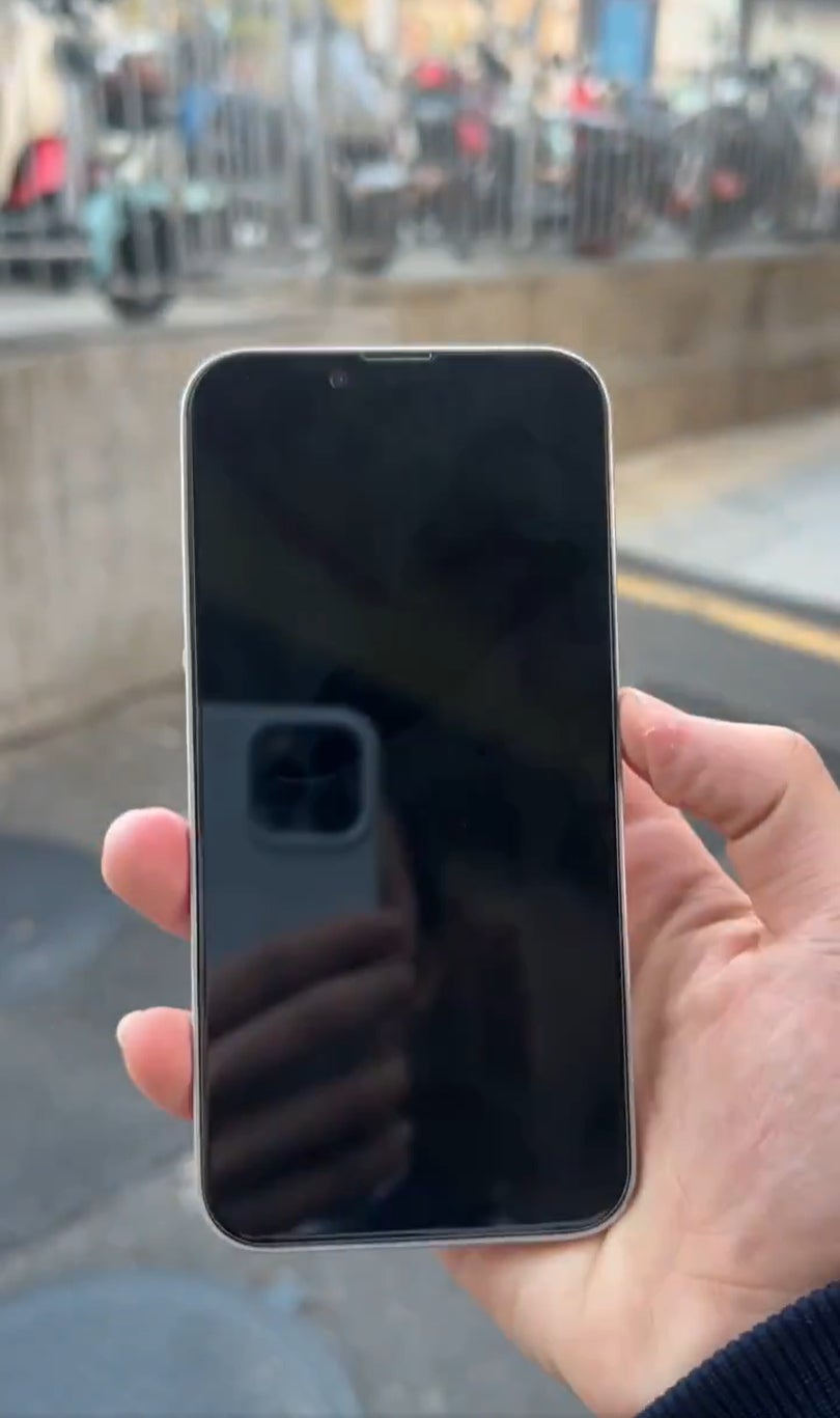iPhone SE 4: leaked video reveals new design and key features | Image 3 iPhone SE 4: leaked video reveals new design and key features (majin bu iphone se 4 mid 3)