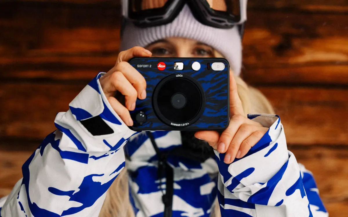 Leica Sofort 2 Burton Special Edition released: a camera in honor of a snowboarding legend Leica Sofort 2 Burton Special Edition released: a camera in honor of a snowboarding legend
