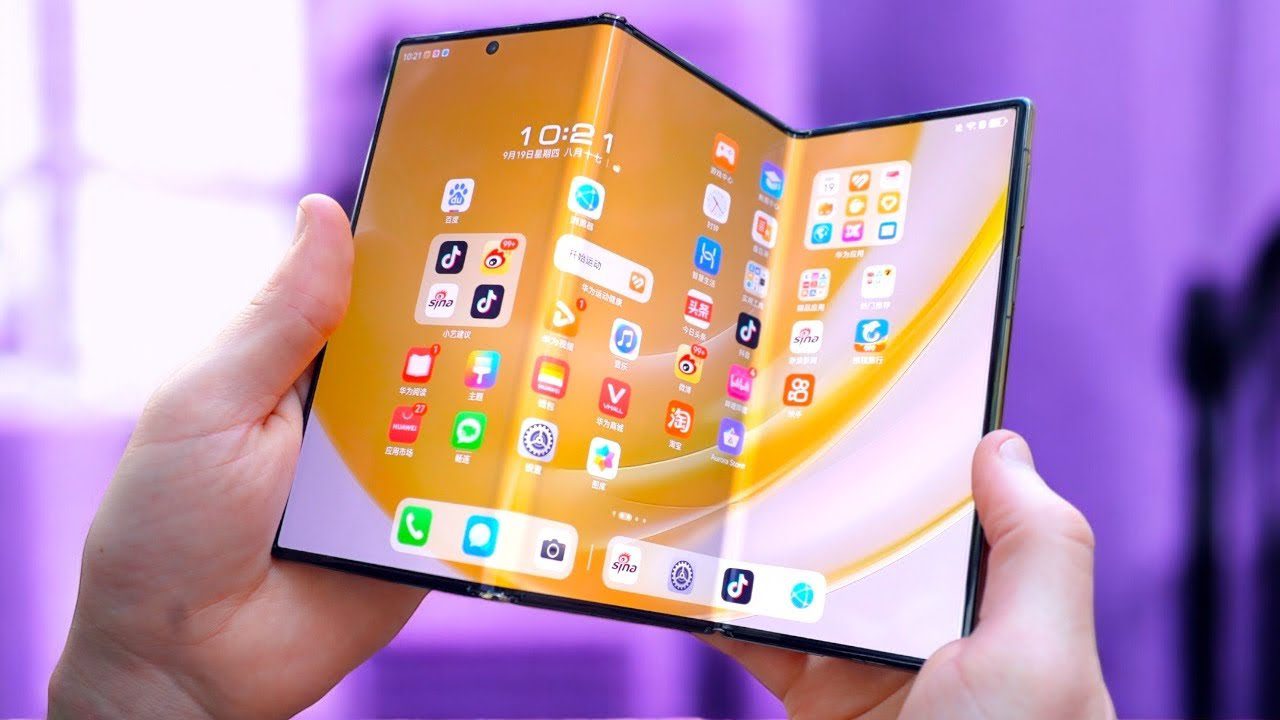 Huawei may force Samsung to release a triple folding smartphone earlier than planned