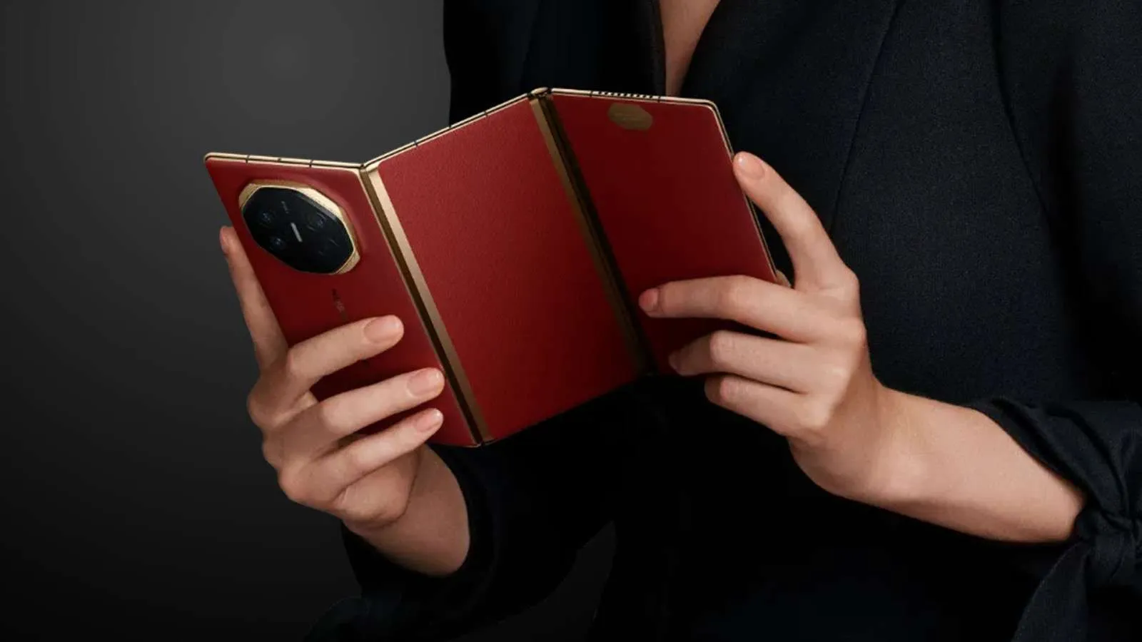 MWC 2025: Huawei unveils the world’s first triple foldable smartphone