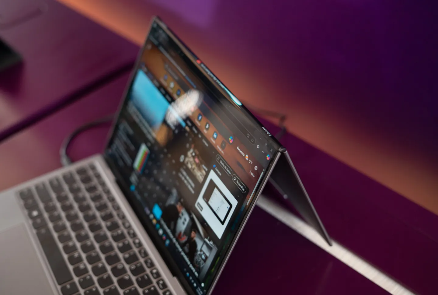 MWC 2025: Lenovo unveiled ThinkBook Flip - laptop with flexible vertical screen | Image 3 MWC 2025: Lenovo unveiled ThinkBook Flip - laptop with flexible vertical screen (257550 lenovo mwc ajohnson 0008.jpg)
