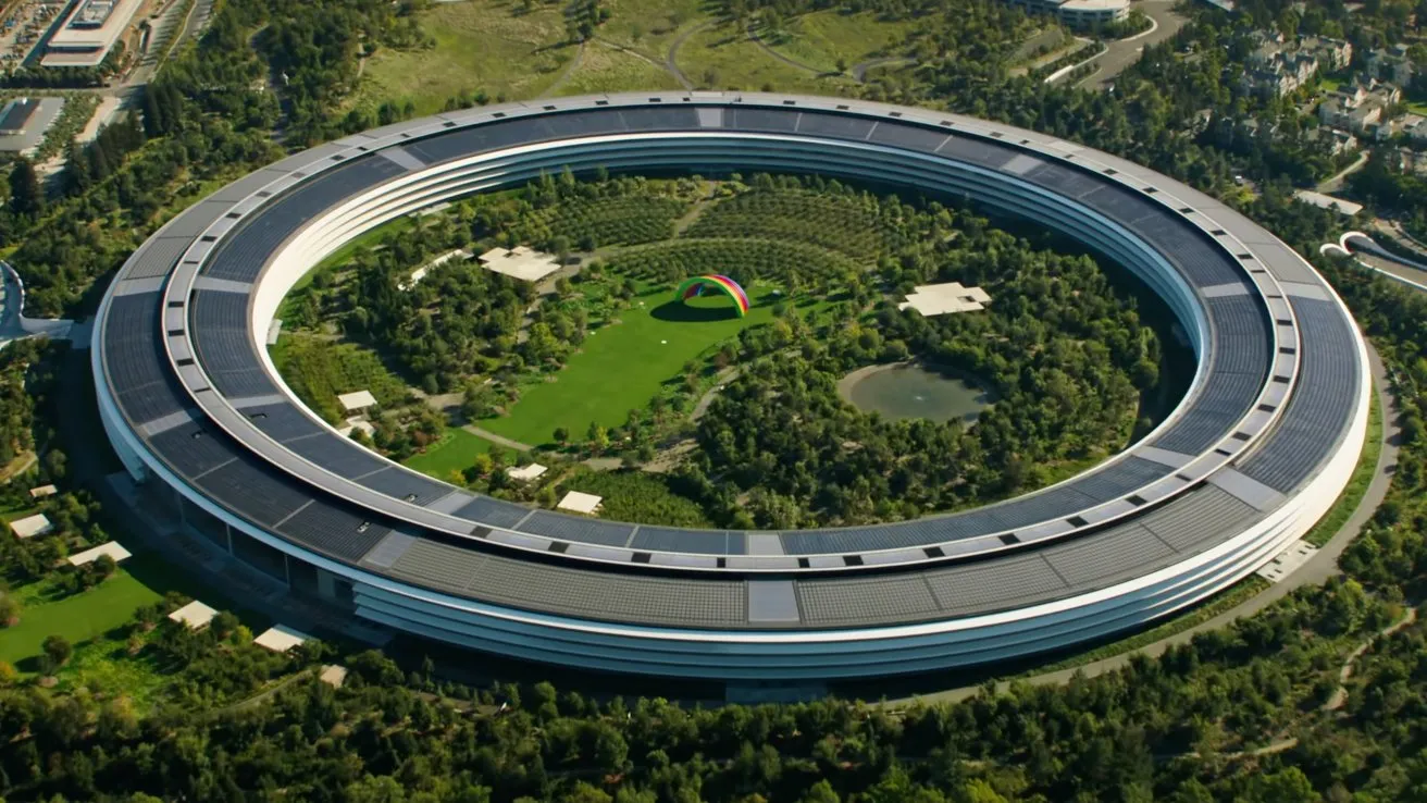 Apple is creating a new position of vice president of stores and retail operations