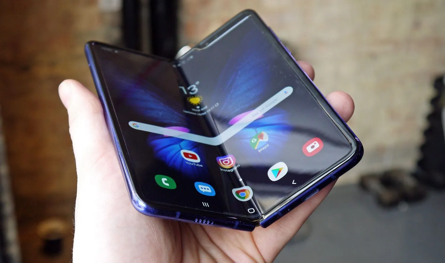 Samsung has patented a new form factor for horizontal clamshells