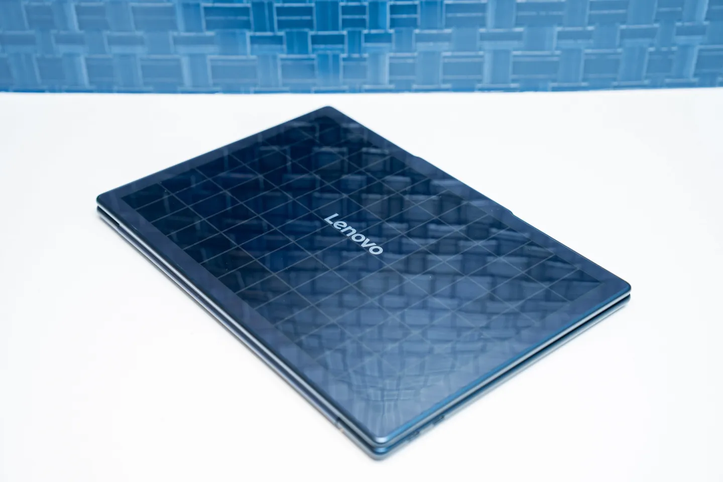 MWC 2025: Lenovo unveils Yoga Solar PC laptop concept with solar charging | Image 1 MWC 2025: Lenovo unveils Yoga Solar PC laptop concept with solar charging (lenovo solar2.jpg)