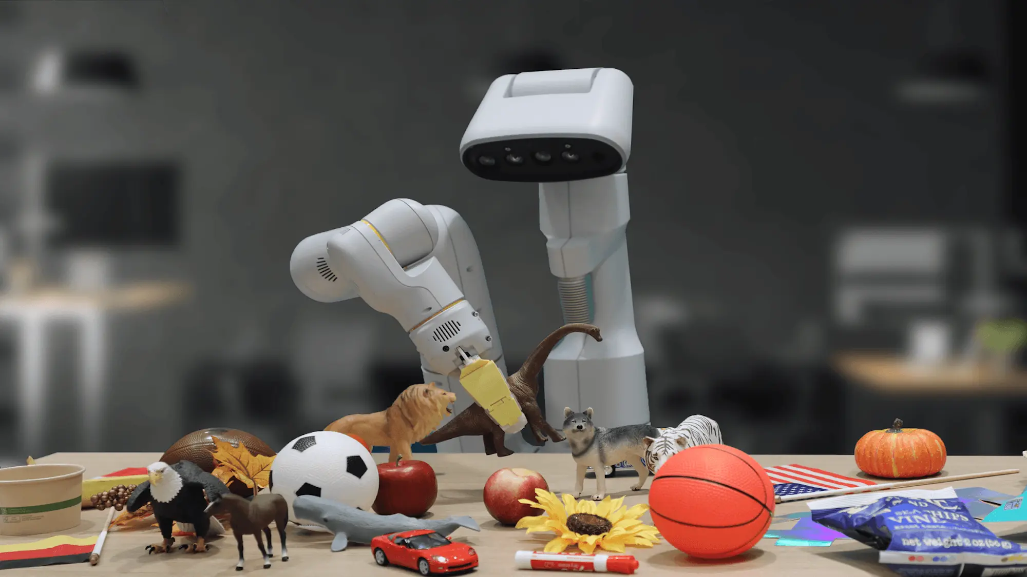 DeepMind unveiled Gemini Robotics: a model built for real-world robots with movable arms. | Image 1 DeepMind unveiled Gemini Robotics: a model designed for real robots with movable arms. (lkl)
