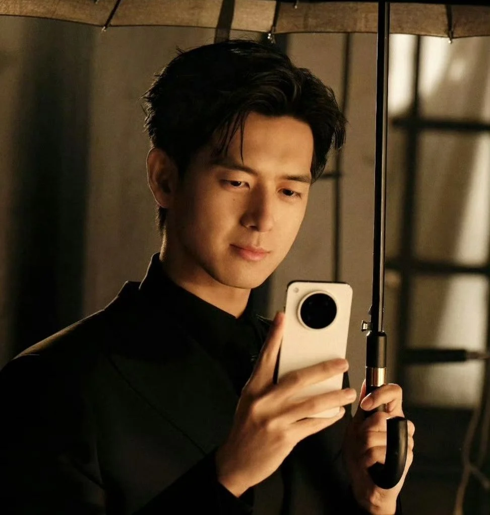 Oppo Find X8s flashed in the hands of a famous actor: new details revealed | Image 1 Oppo Find X8s