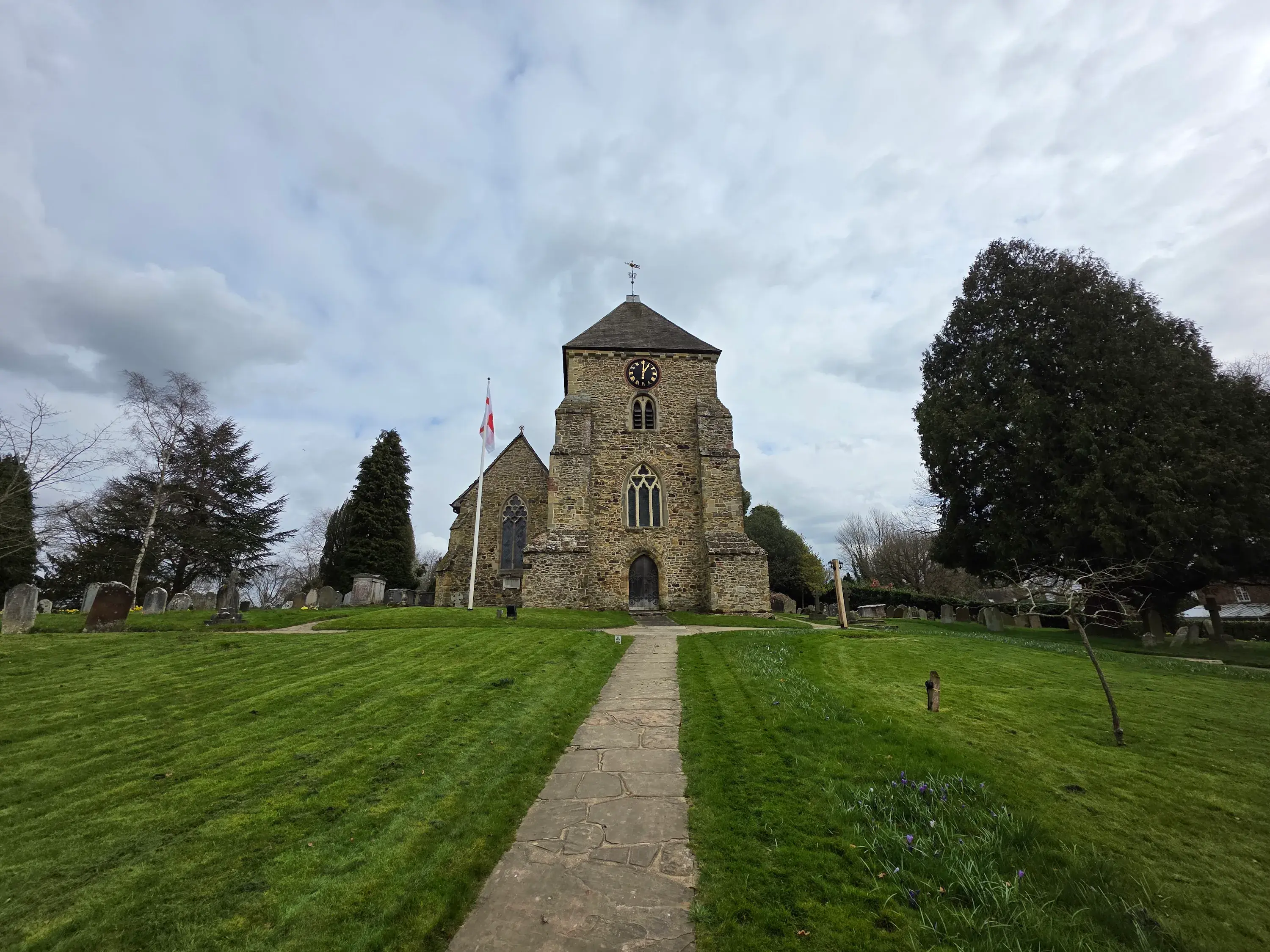 Xiaomi 15 Ultra and Samsung Galaxy S25 Ultra: camera comparison | Image 10 Xiaomi 15 Ultra and Samsung Galaxy S25 Ultra: camera comparison (s25 ultra wide church)