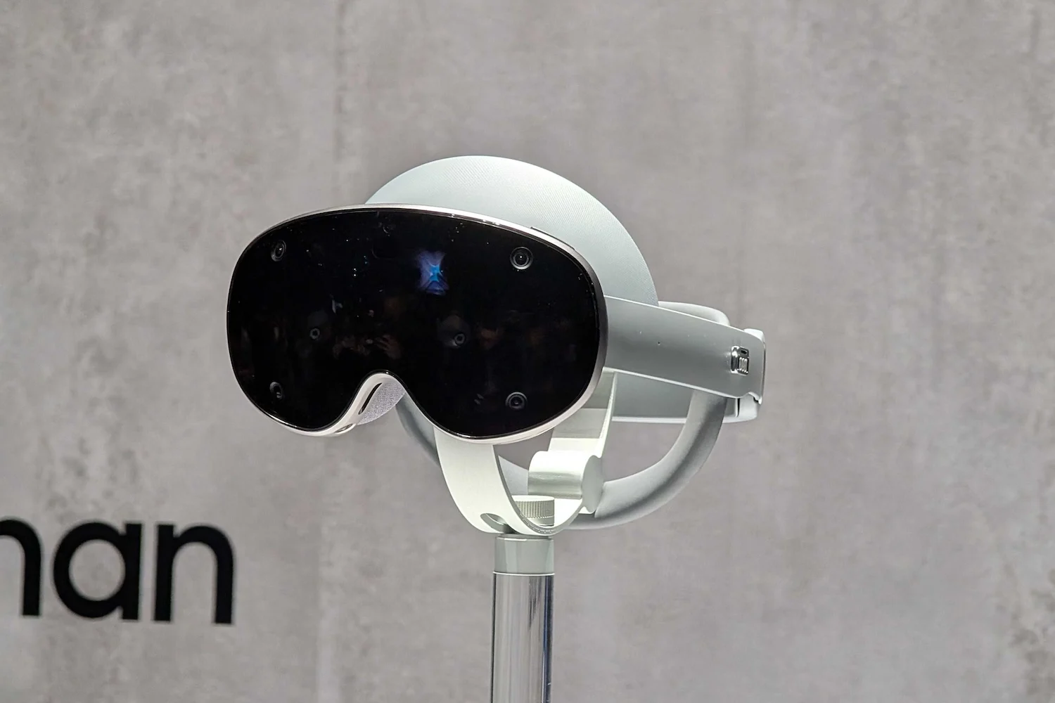 Samsung will show Project Moohan headset at MWC 2025