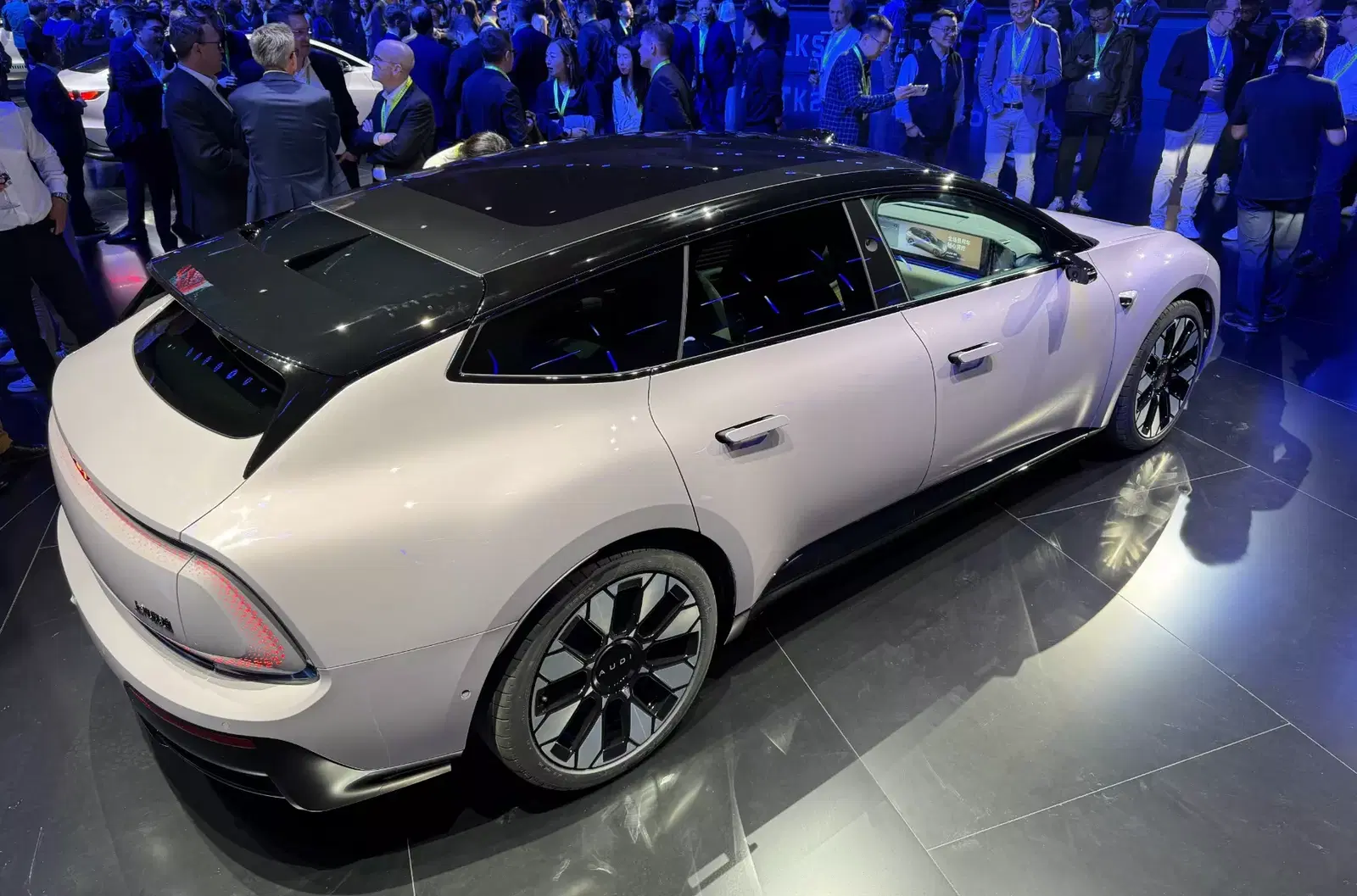 Audi has launched an electric car without a classic logo - this is the E5 Sportback in China | Image 4 Audi has launched an electric car without a classic logo - this is the E5 Sportback in China (966c59d1c13461c4bda239b7a31afaaa4b383d15.jpg)