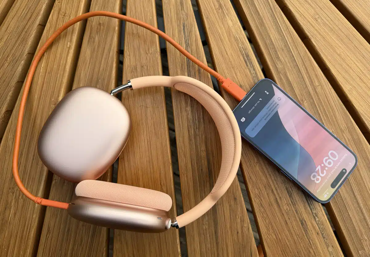 AirPods Max get three new features with iOS 18.4 update