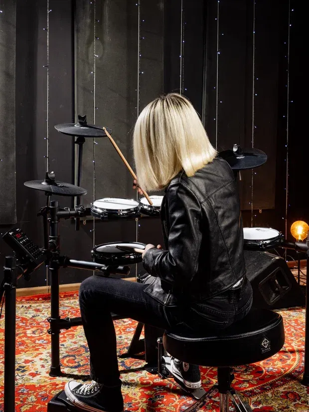 Russia has a new brand of musical instruments - MusicHall | Image 3 Russia has a new brand of musical instruments - MusicHall (deep bass)