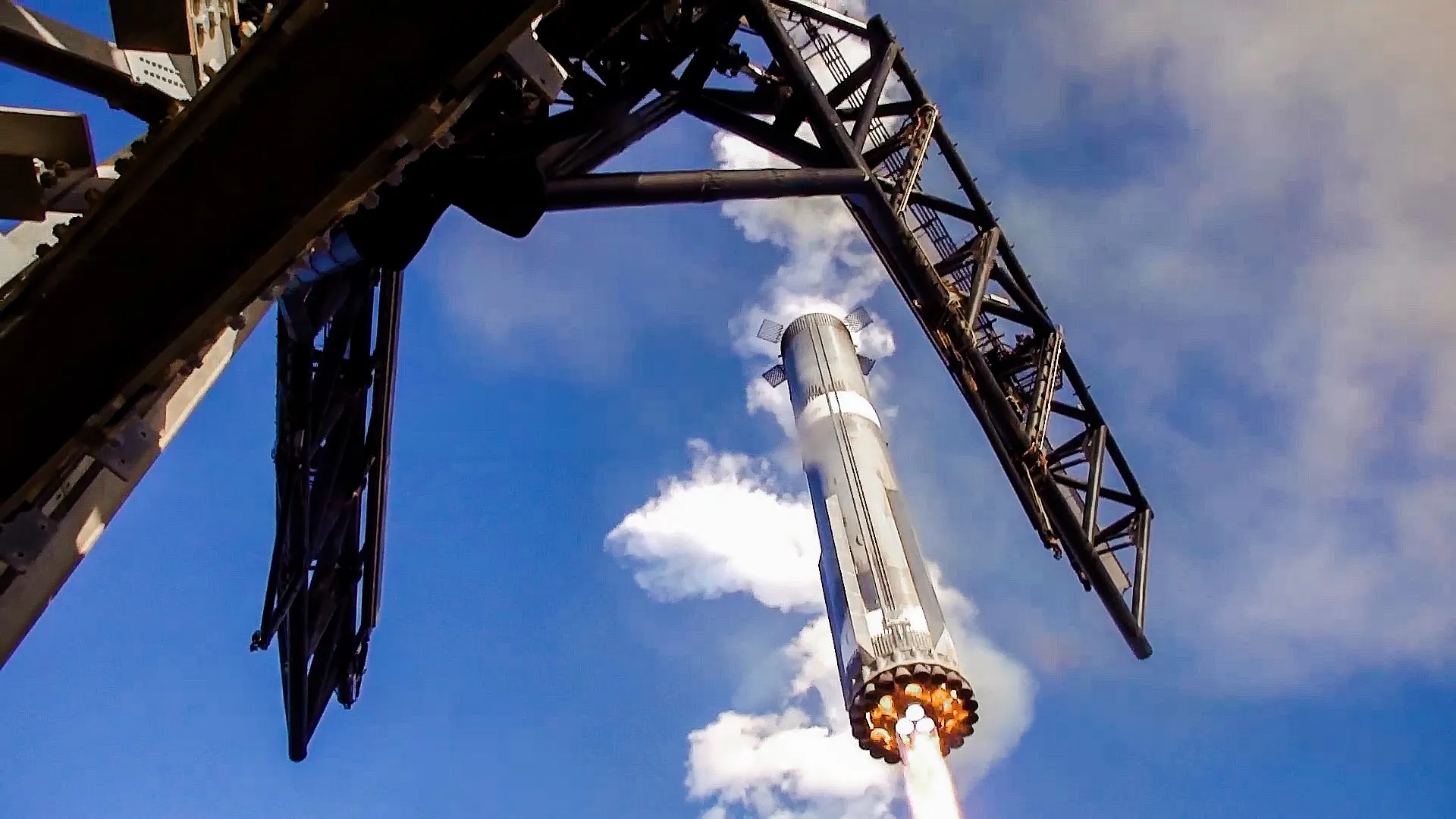 SpaceX prepares to restart Super Heavy booster | Image 1 SpaceX prepares to restart Super Heavy booster ()