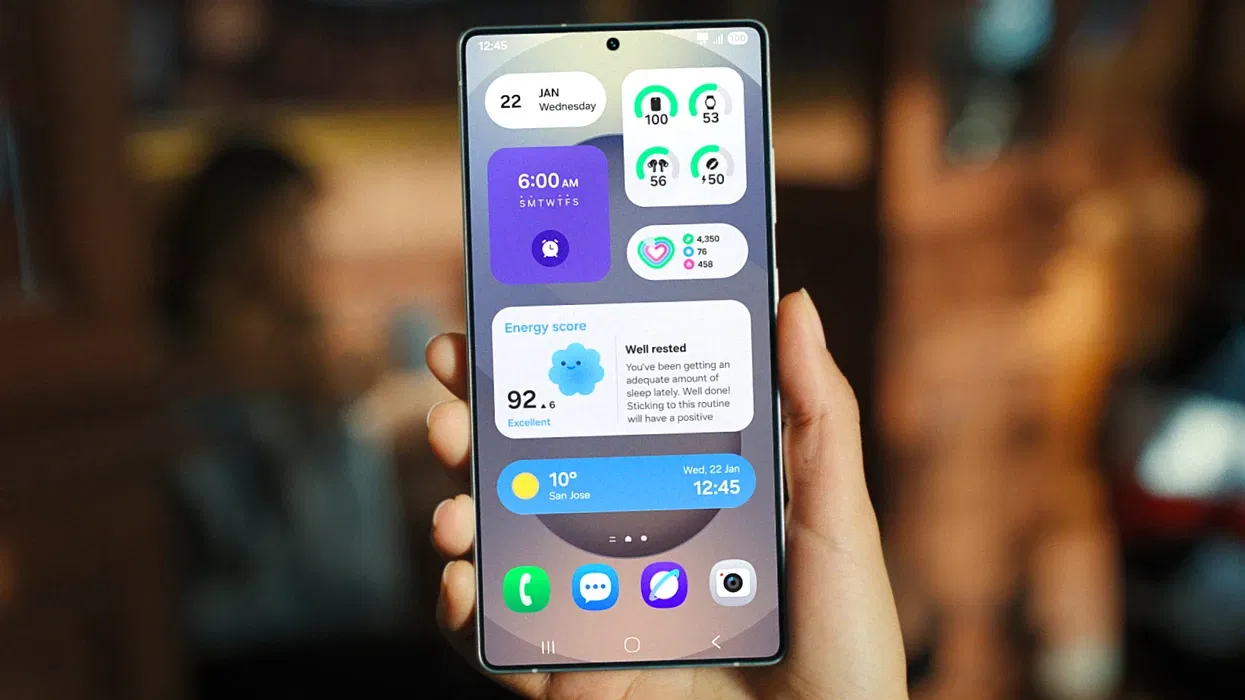 Galaxy S22+ running One UI 7 demonstrates the absence of key artificial intelligence features
