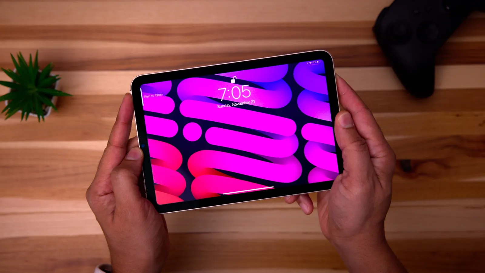 Samsung is testing OLED displays for the new iPad mini | Image 1 Samsung is testing OLED displays for the new iPad mini (ipad mini 6 charging issues.jpg)