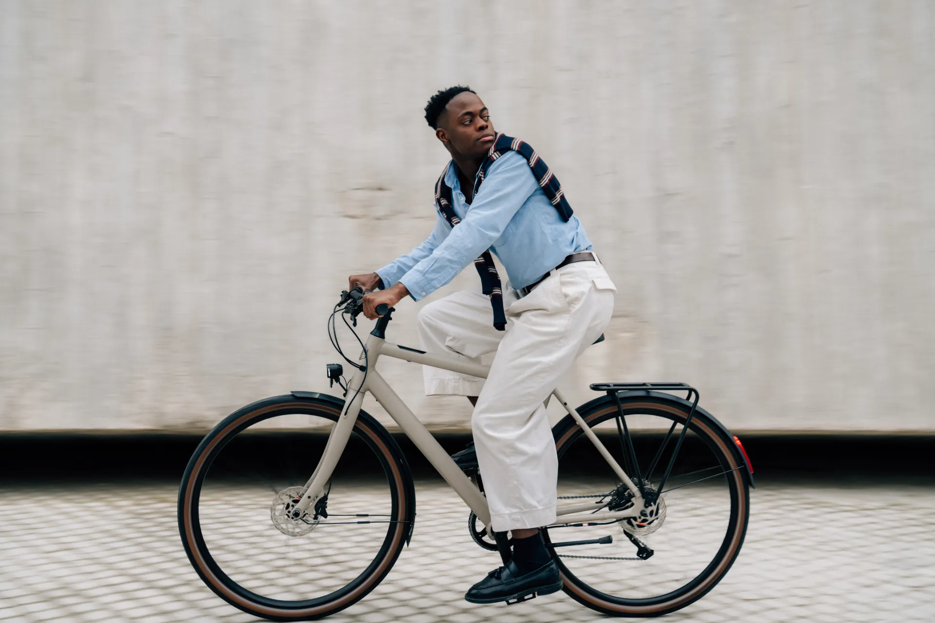 Ampler Nova electric bike charges via USB-C - and it's not a April Fool's joke | Image 3 Ampler Nova electric bike charges via USB-C - and it's not a April Fool's joke (nova pro cosmic sand 1 .jpg)