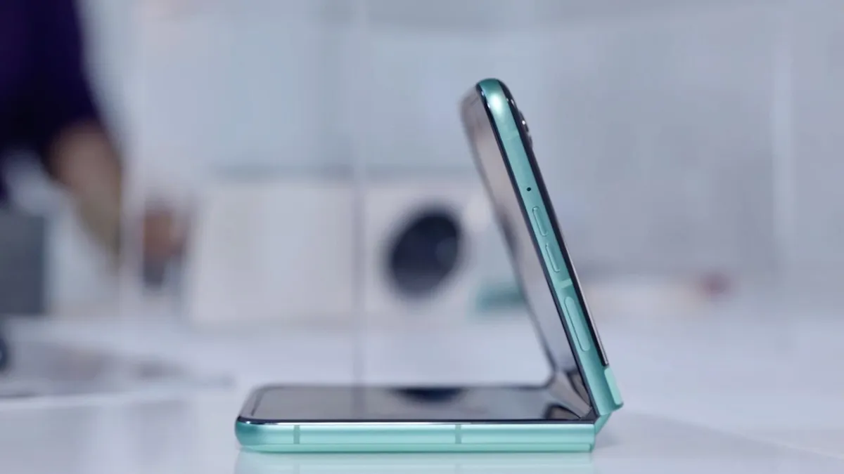 Three new Razr: Motorola updated foldable smartphones for 2025 | Image 8 Three new Razr: Motorola updated foldable smartphones for 2025 (razr sb v2 00 04 09 04 still007.jpg)