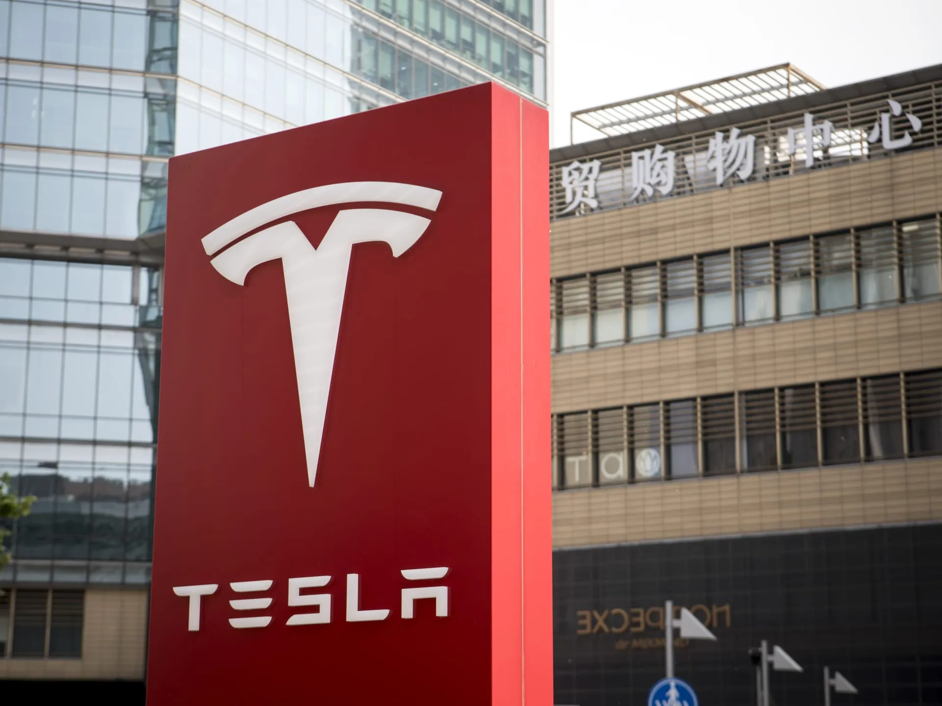 Tesla suspends Model S and X orders in China due to trade war