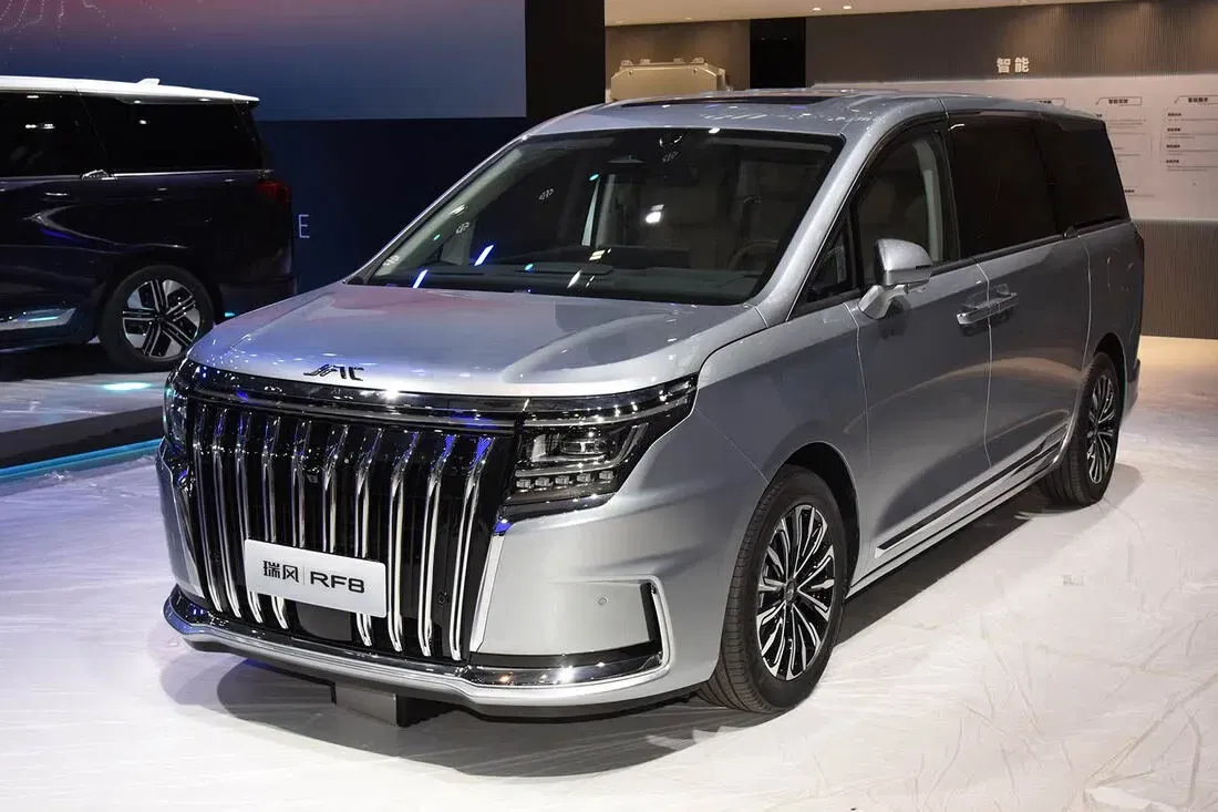JAC will bring a business van of Toyota Alphard level to Russia