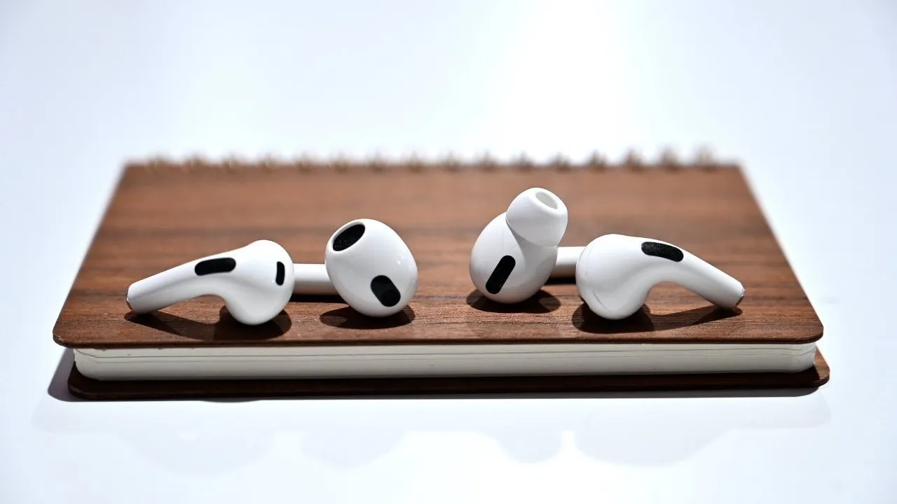 AirPods with infrared cameras will come out in 2026 AirPods with infrared cameras will come out in 2026