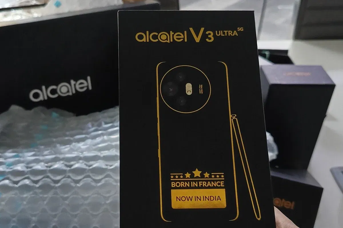 Alcatel returns to the smartphone market