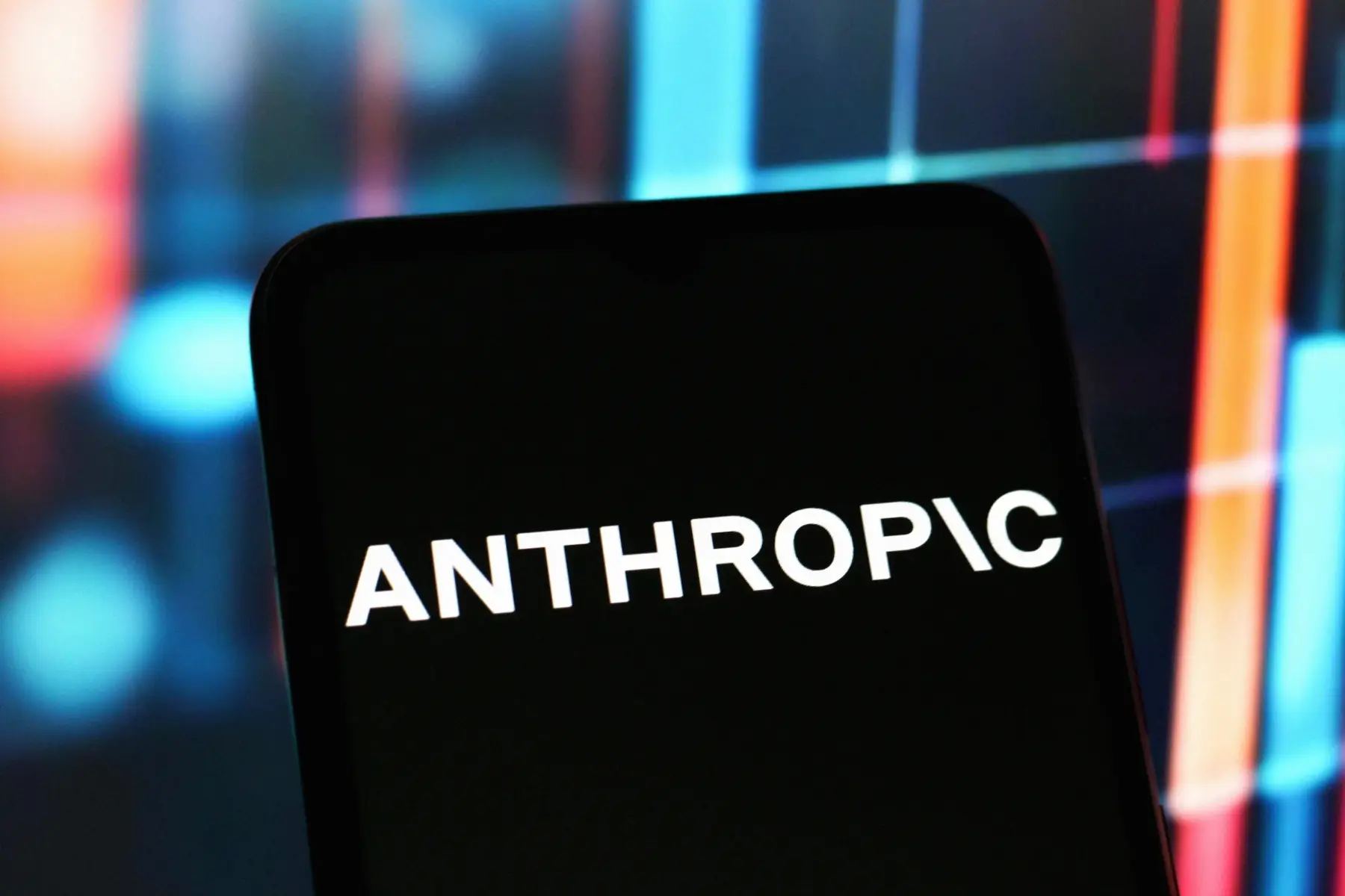 Anthropic head warns: artificial intelligence will wipe out half of white-collar workers