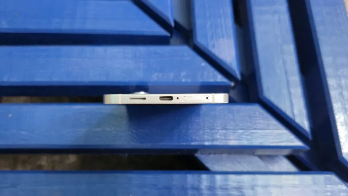Galaxy S25 Edge is Samsung’s thinnest smartphone. Only 5.8 mm! Galaxy S25 Edge is Samsung’s thinnest smartphone. Only 5.8 mm!