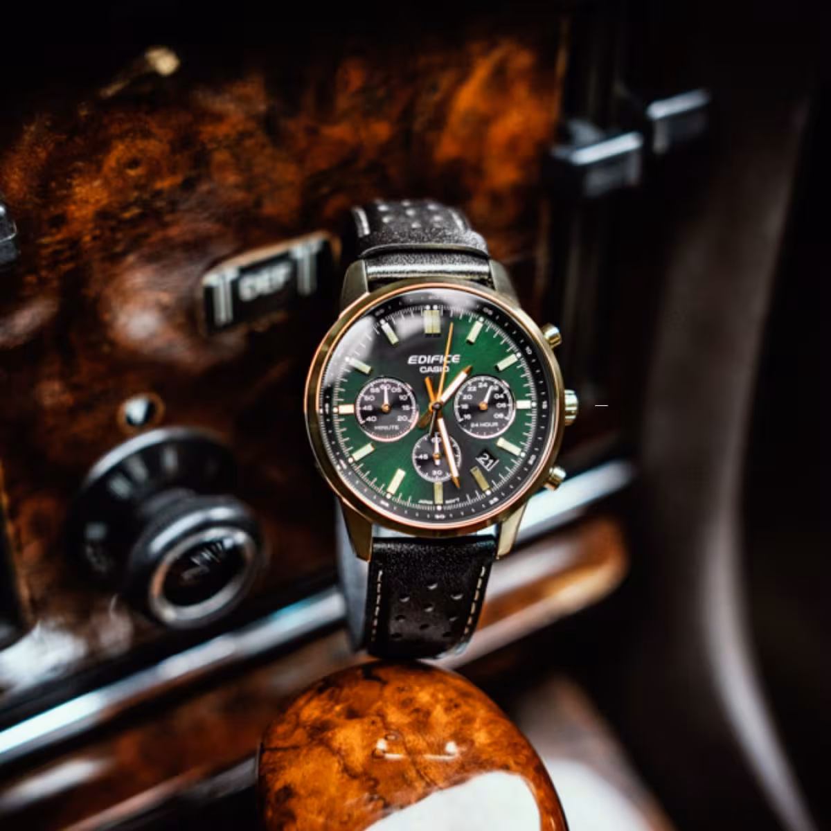Casio released a stylish watch Edifice EFR-575CL-3A – classic with a touch of “old money”
