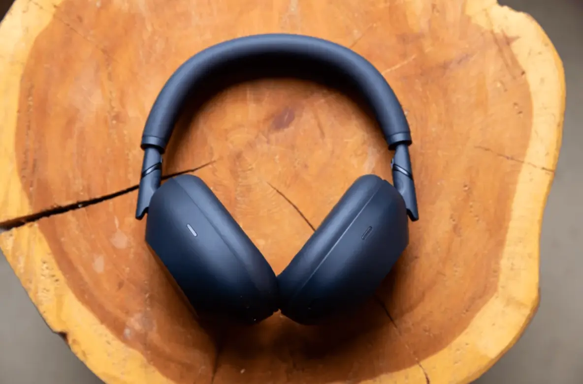 Sony introduced the WH-1000XM6 headphones with improved noise canceling for 0