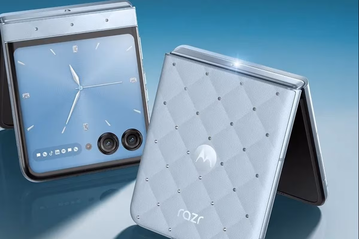 Motorola announces sparkling Razr with Swarovski crystals 3 202507150123 main.cropped 1752517394
