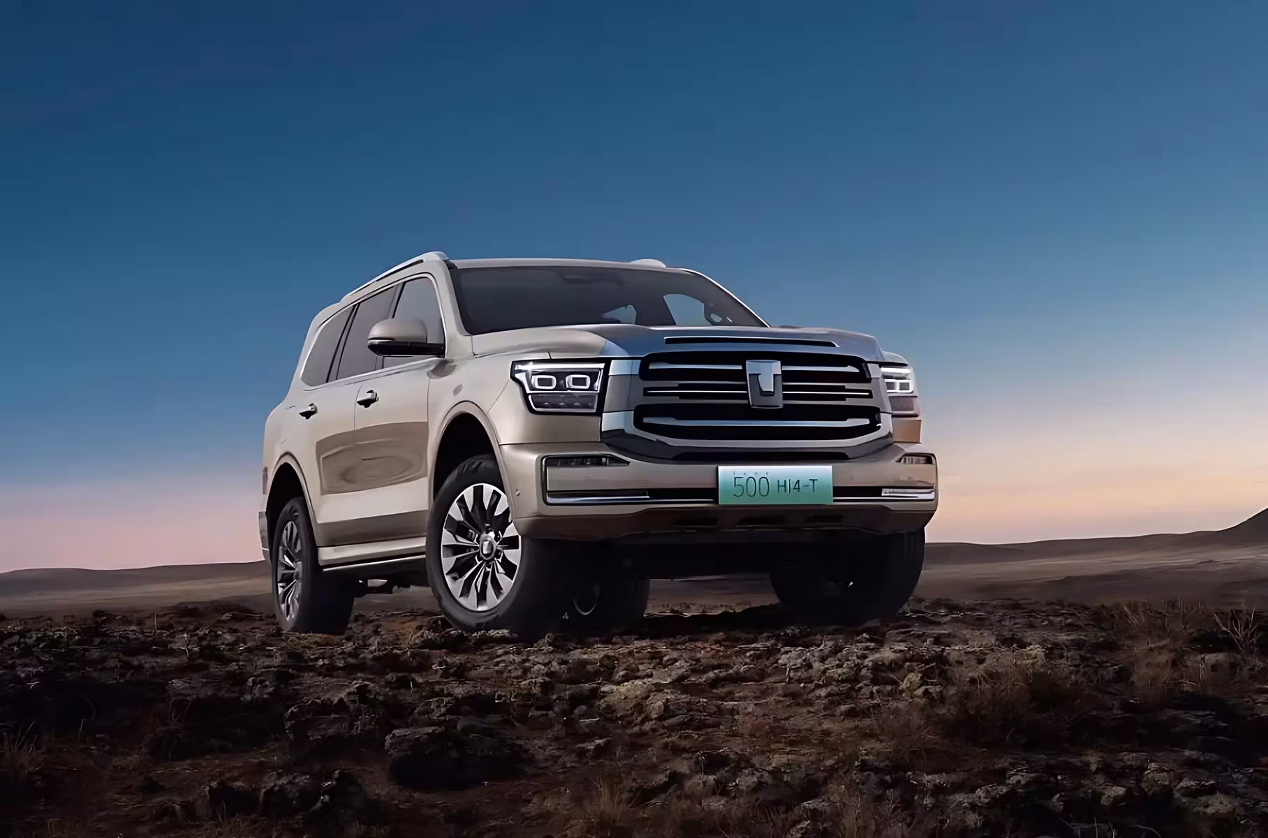 The 394-horsepower hybrid Tank 500 Hi-Charge is presented in Russia