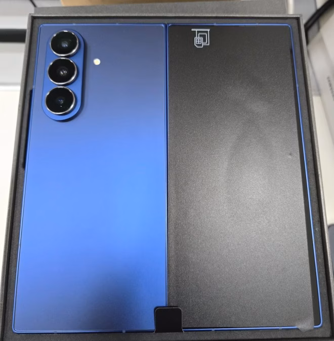 Samsung Galaxy Z Fold 7 revealed for the first time in live photos 3 gsmarena 001 2