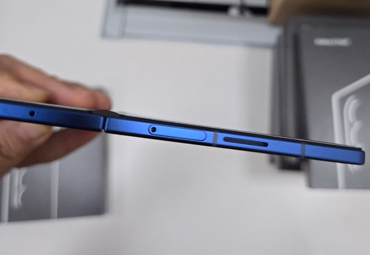 Samsung Galaxy Z Fold 7 first revealed in live photos 4 gsmarena 002 1