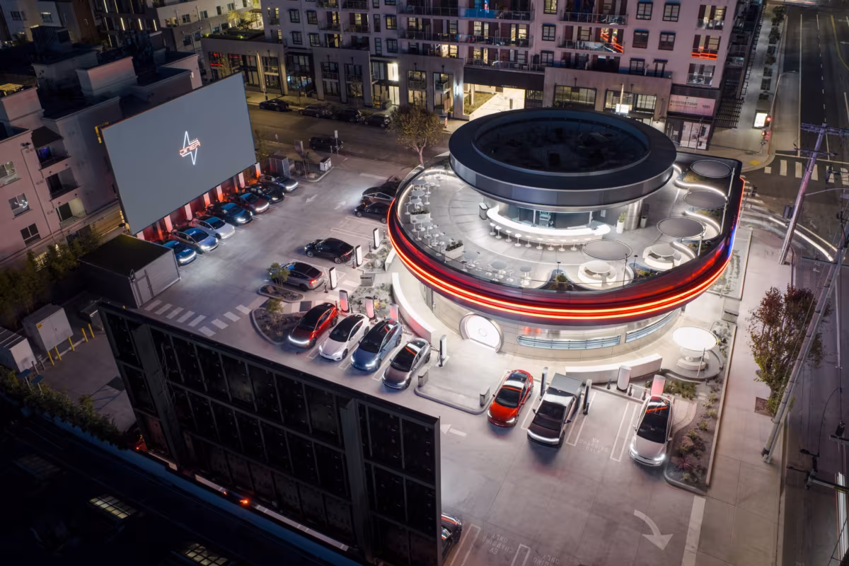 Tesla opens retro diner with electric car charging at LA 4 gwa4pxzbeaafsbj large