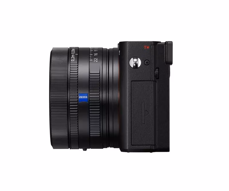 Sony unveiled the RX1R III compact full-frame camera with a 61 MP 4 sensor rx1r iii leftside
