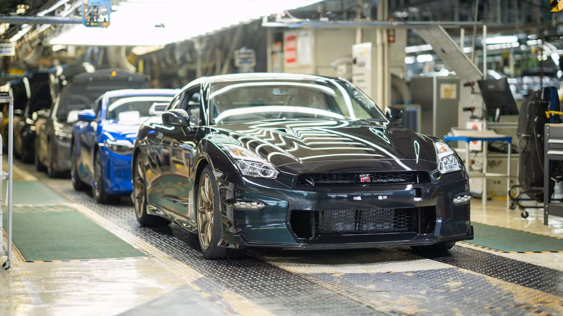The last Nissan GT-R R35 has rolled off the assembly line.