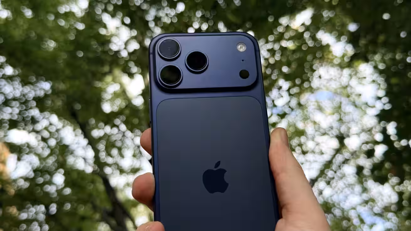65201 136315 iphone 17 pro max held