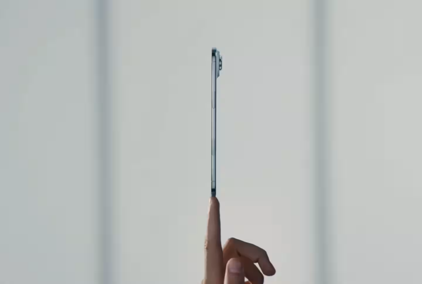 Apple unveiled the thinnest iPhone Air at 5.6mm thick